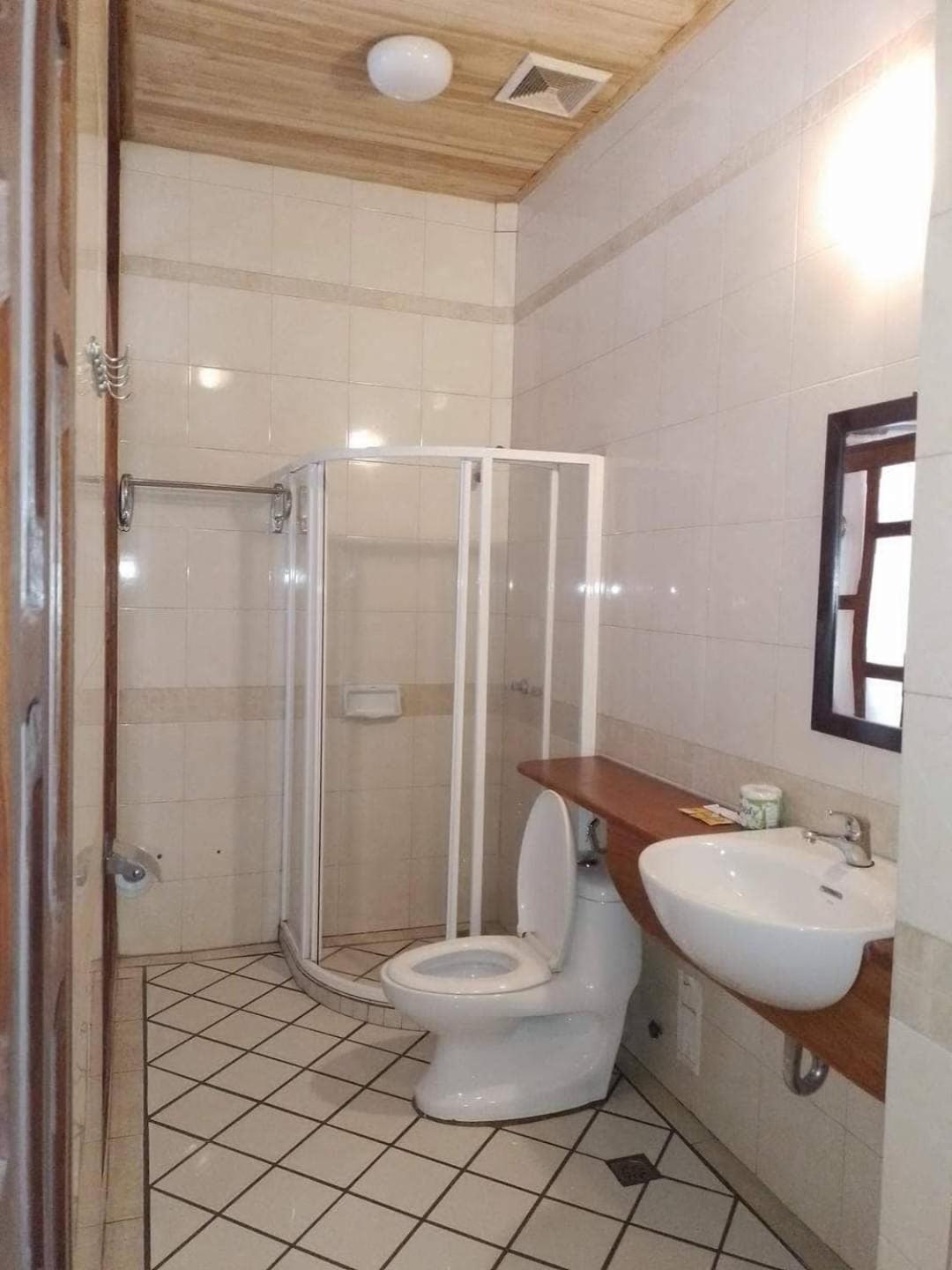 Ireenkevin Guesthouse Luang Prabang Exteriör bild